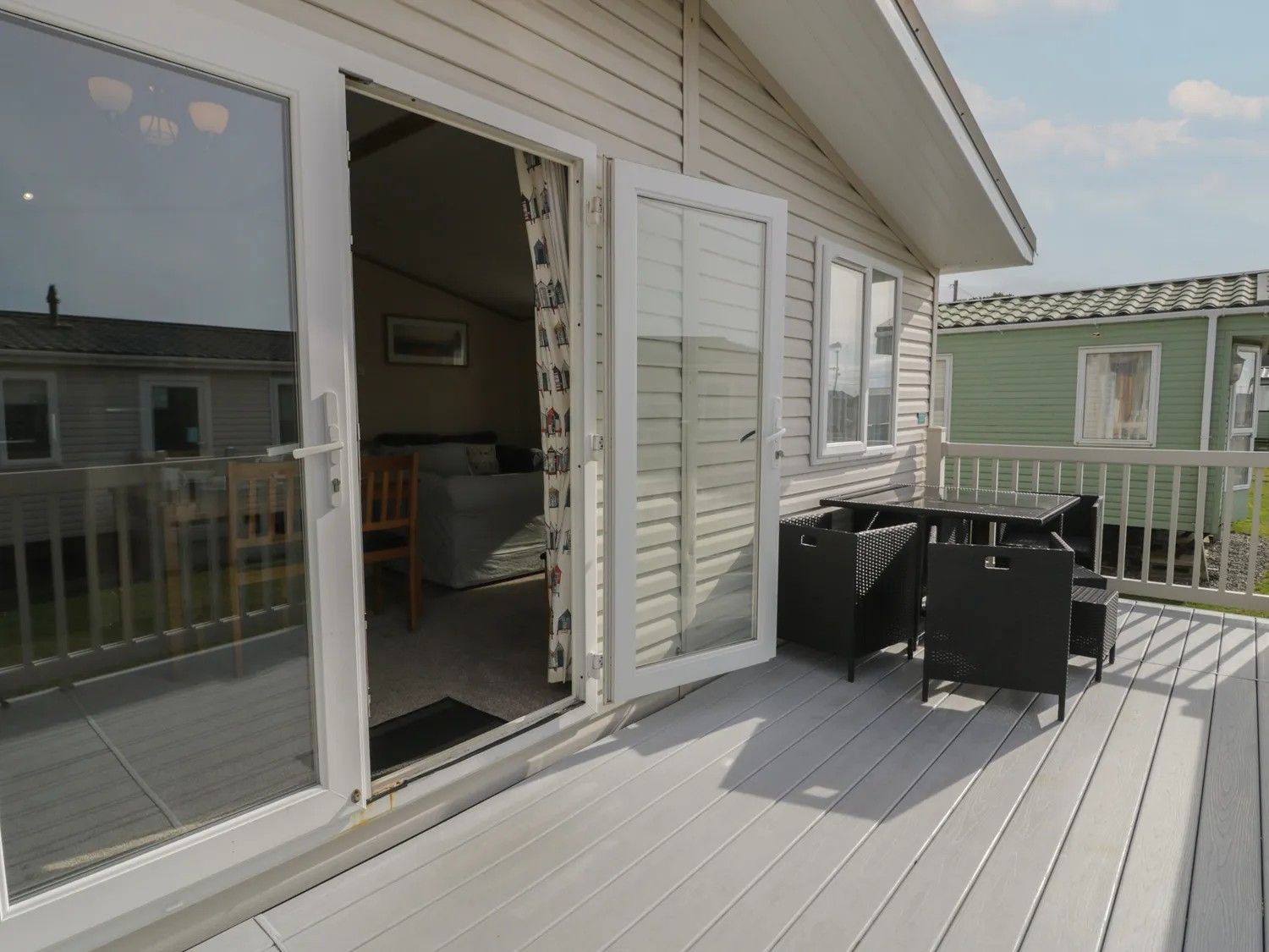Gold Lodge (201) decking